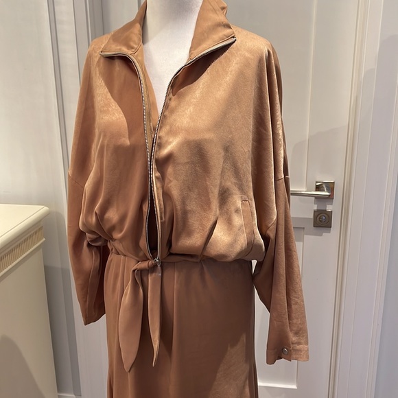 Suit - Picture 2 of 9